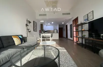 شقة - غرفة نوم - 2 حمامات للايجار في اكا ريزيدنس - منطقة 11 - قرية الجميرا سركل - دبي