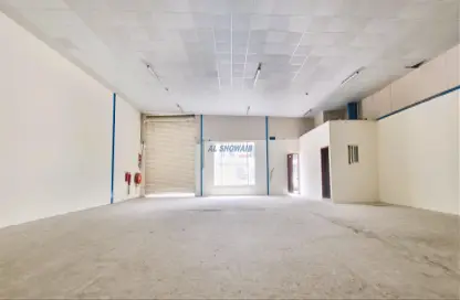 Warehouse - Studio - 1 Bathroom for rent in Al Garhoud - Dubai