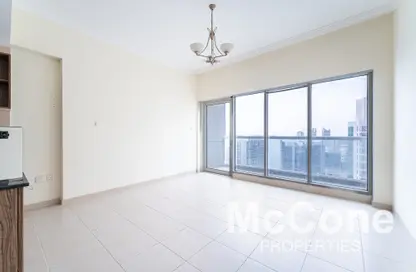 Apartment - Studio - 1 Bathroom for rent in Burj Al Nujoom - Downtown Dubai - Dubai