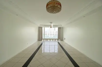 Apartment - 3 Bedrooms - 3 Bathrooms for rent in Al Fardan Centre - Al Majaz 3 - Al Majaz - Sharjah