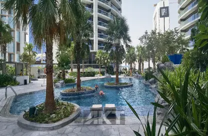 صورة لـ حوض سباحة شقة - 2 غرف نوم - 3 حمامات للايجار في تاور D - داماك تاورز من باراماونت - الخليج التجاري - دبي ، صورة رقم 1
