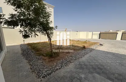 فيلا - 3 غرف نوم - 7 حمامات للايجار في مدينة الرياض - أبوظبي