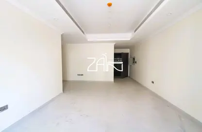 شقة - 2 غرف نوم - 3 حمامات للايجار في شارع النجدة - أبوظبي