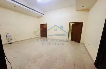 شقة - غرفة نوم - 1 حمام للايجار في برج الفلاح - منطقة المرور - أبوظبي