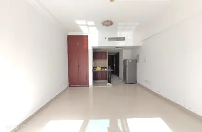 Apartment - Studio - 1 Bathroom for rent in Al Nayli Building - Dubai Silicon Oasis - Dubai