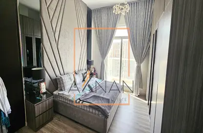 Apartment - 3 Bedrooms - 3 Bathrooms for sale in Mazaya 8 - Queue Point - Dubai Land - Dubai