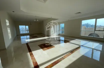 Apartment - 5 Bedrooms - 6 Bathrooms for rent in Hamdan Street - Abu Dhabi