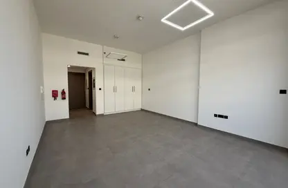 شقة - 1 حمام للايجار في في2 - مدينة دبي الرياضية - دبي
