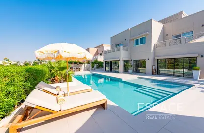 Villa - 5 Bedrooms - 4 Bathrooms for rent in Meadows 7 - Meadows - Dubai