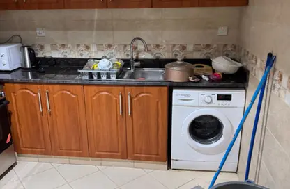 شقة - 1 حمام للايجار في مساكن كورنيش عجمان - طريق كورنيش عجمان - عجمان