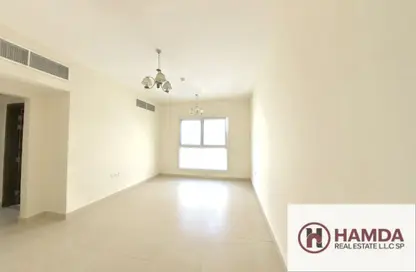 شقة - 2 غرف نوم - 2 حمامات للايجار في مجمع مويلح - تجارية مويلح - الشارقة