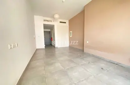 Apartment - 1 Bathroom for rent in Lucky 1 Residence - Jumeirah Village Circle - Dubai