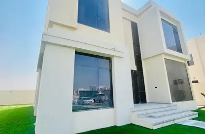 Apartment - 3 Bedrooms - 4 Bathrooms for rent in Al Aweer 1 - Al Aweer - Dubai