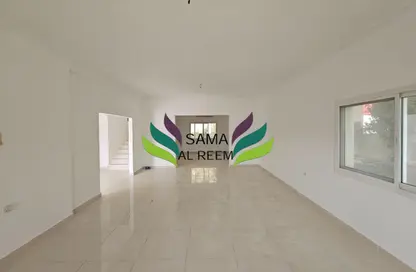 Villa - 4 Bedrooms - 3 Bathrooms for rent in Al Jafiliya Villas - Al Jafiliya - Dubai