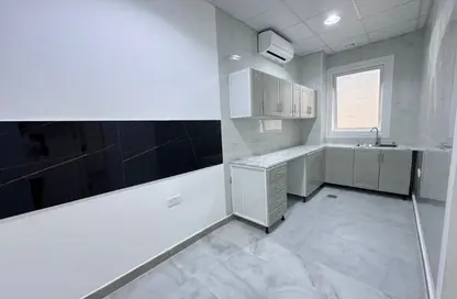 شقة - 2 غرف نوم - 3 حمامات للايجار في مدينة الرياض - أبوظبي