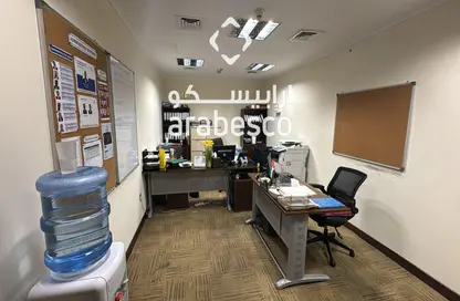 نصف طابق - استوديو - 1 حمام للايجار في كورنيش البحيرة - الشارقة