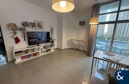 Apartment - 1 Bedroom - 2 Bathrooms for sale in Marina Wharf 1 - Marina Wharf - Dubai Marina - Dubai