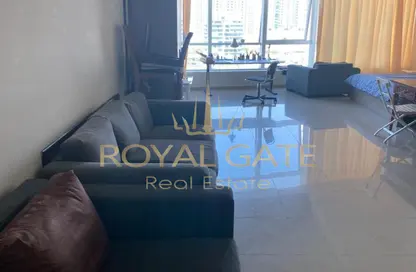 Living Room image for: Apartment - 1 Bathroom for sale in Hydra Avenue Hotel Apartments - Al Reem Island - Abu Dhabi, Image 1