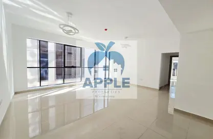 شقة - 2 غرف نوم - 3 حمامات للايجار في تجارية مويلح - الشارقة