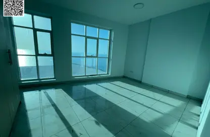 شقة - 3 غرف نوم - 3 حمامات للايجار في مساكن كورنيش عجمان - طريق كورنيش عجمان - عجمان