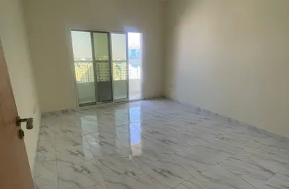 شقة - 2 غرف نوم - 2 حمامات للايجار في مساكن كورنيش عجمان - طريق كورنيش عجمان - عجمان