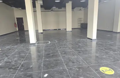 Shop - Studio - 1 Bathroom for rent in Al Karama - Dubai