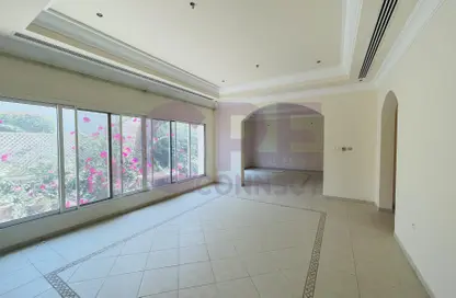 Villa - Studio - 5 Bathrooms for rent in Royal Marina Villas - Corniche Road - Abu Dhabi