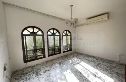 Empty Room image for: Apartment - 4 Bedrooms - 4 Bathrooms for rent in Al Karamah - Abu Dhabi, Image 1