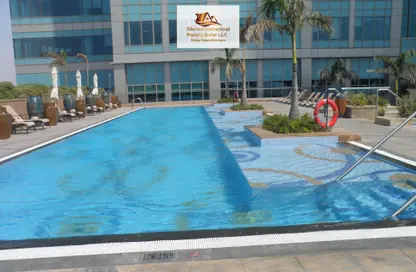 صورة لـ حوض سباحة شقة - 4 غرف نوم - 5 حمامات للايجار في أبراج نيشن تاورز - شارع الكورنيش - أبوظبي ، صورة رقم 1