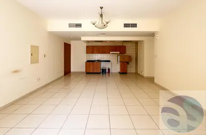 شقة - غرفة نوم - 2 حمامات للايجار في مالباري 2 - حدائق الإمارات 2 - قرية الجميرا سركل - دبي