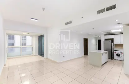 Apartment - 1 Bedroom - 2 Bathrooms for rent in Sulafa Tower - Dubai Marina - Dubai
