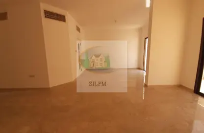 Empty Room image for: Villa - 4 Bedrooms - 4 Bathrooms for rent in Al Wahda - Abu Dhabi, Image 1