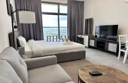 Living Room image for: Apartment - 1 Bathroom for rent in Oval Tower - Business Bay - Dubai, Image 1