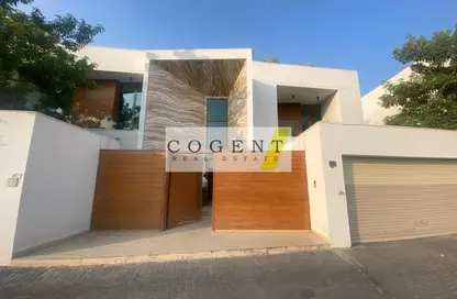 Villa - 5 Bedrooms - 5 Bathrooms for rent in Jumeirah 1 - Jumeirah - Dubai