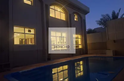 Villa - 4 Bedrooms - 6 Bathrooms for rent in Jumeirah - Dubai