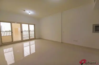 شقة - 1 حمام للايجار في طراز عربي - مساكن القناه المائية - مدينة دبي الرياضية - دبي