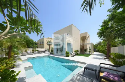 Villa - 5 Bedrooms - 5 Bathrooms for sale in Meadows 9 - Meadows - Dubai