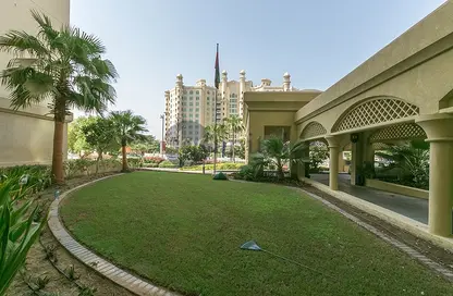 Apartment - 2 Bedrooms - 3 Bathrooms for rent in Al Haseer - Shoreline Apartments - Palm Jumeirah - Dubai