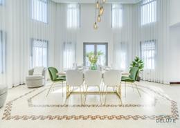 Villa - 5 bedrooms - 4 bathrooms for rent in Palm Jumeirah - Dubai