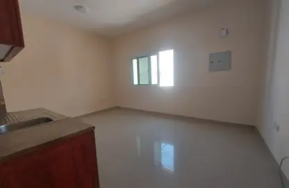 Apartment - Studio - 1 Bathroom for rent in Muwailih Building - Muwaileh - Sharjah