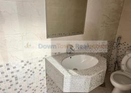 صورةحمام لـ: شقة - 2 غرف نوم - 2 حمامات للبيع في برج الواحة - الراشدية 1 - الراشدية - عجمان, صورة 1