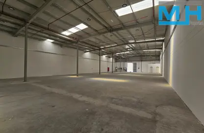 Warehouse - Studio - 1 Bathroom for rent in Umm Ramool - Dubai