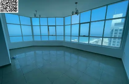 شقة - 3 غرف نوم - 4 حمامات للايجار في مساكن كورنيش عجمان - طريق كورنيش عجمان - عجمان