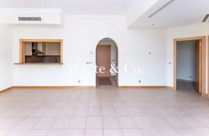 Apartment - 2 Bedrooms - 2 Bathrooms for rent in Al Sultana - Shoreline Apartments - Palm Jumeirah - Dubai