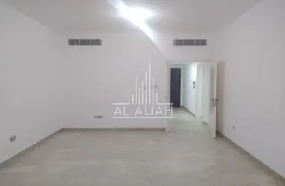 Empty Room image for: Apartment - 3 Bedrooms - 4 Bathrooms for rent in Al Souq Tower - Corniche Road - Abu Dhabi, Image 1
