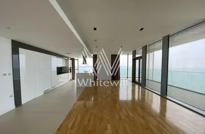 Empty Room image for: Apartment - 4 Bedrooms - 6 Bathrooms for rent in Apartment Building 2 - Bluewaters Residences - Bluewaters - Dubai, Image 1