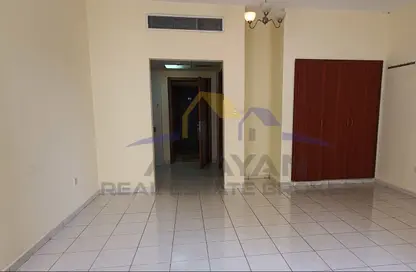 شقة - 1 حمام للايجار في واي-11 - طراز إنجليزي - المدينة الدولية - دبي