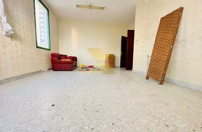 Apartment - 1 Bedroom - 1 Bathroom for rent in Business Towers - Electra Street - Abu Dhabi