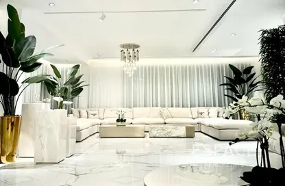Living Room image for: Villa - 4 Bedrooms - 6 Bathrooms for rent in Garden Homes Frond D - Garden Homes - Palm Jumeirah - Dubai, Image 1