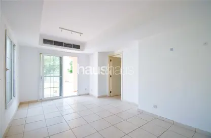 فيلا - 2 غرف نوم - 2 حمامات للبيع في الينابيع 11 - الينابيع - دبي